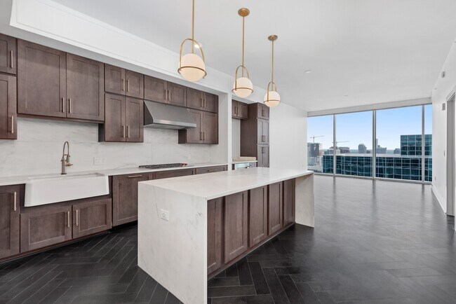 Building Photo - 1616 W End Ave