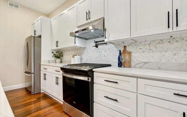 Building Photo - 1906 Madison Ave