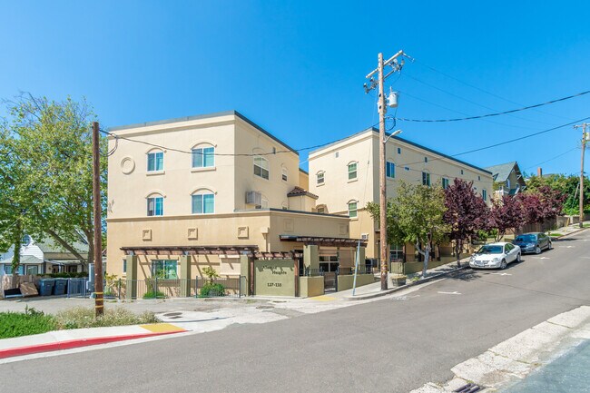 Building Photo - 127 Almond St