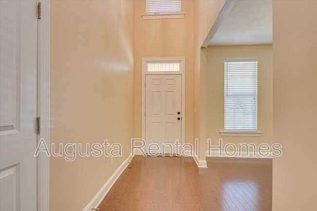 Building Photo - 1036 Lancaster Way