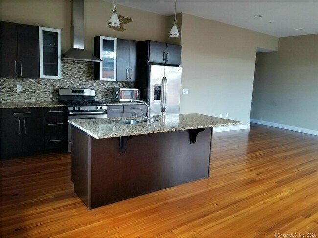 Foto del edificio - 14 N Main St