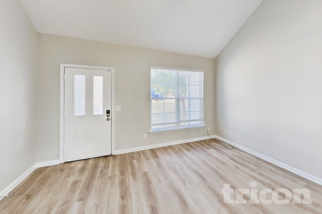 Building Photo - 407 Barking Dr