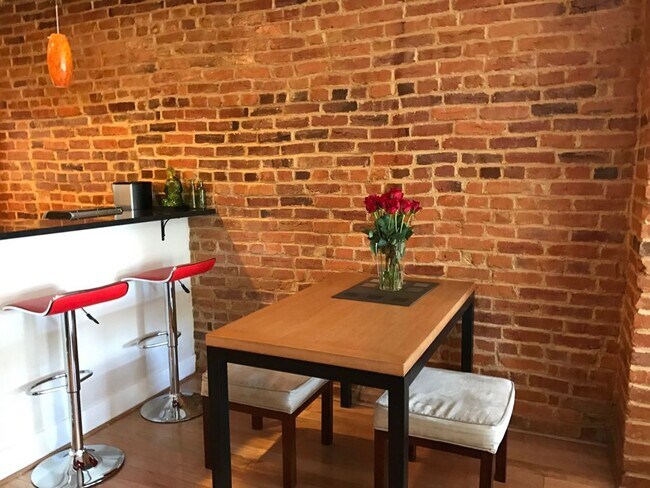 Foto del edificio - 1449 Girard St NW