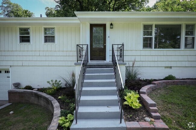 Building Photo - 3703 Chula Vista Dr