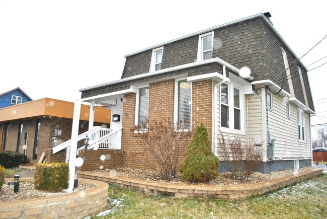 Building Photo - 3711 Broadway