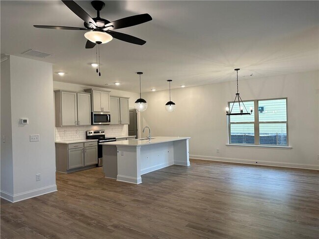 Building Photo - 2955 Vinca Dr