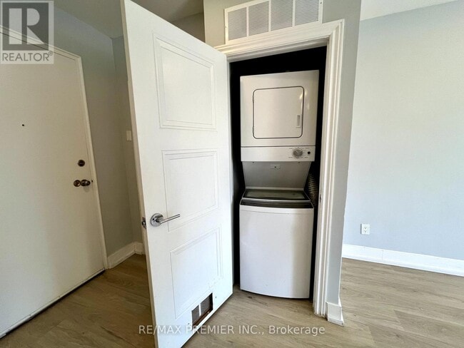 Building Photo - 3046-3046 Jaguar Valley Dr