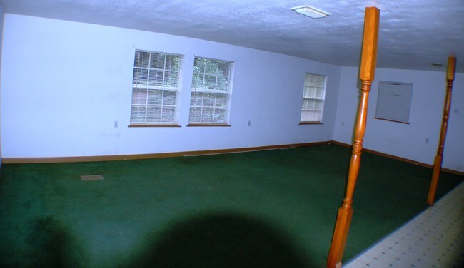 Building Photo - 608 S Taylor Rd