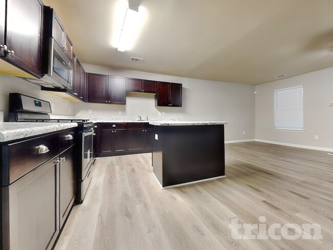 Foto del edificio - 20 Pine Ridge Rd