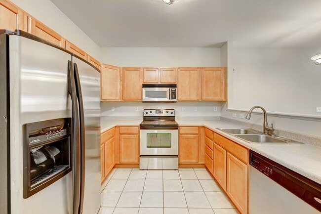 Building Photo - $1,950.00 - 2 Beds, 2 Bath, Condo in Auror...