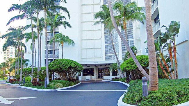 Building Photo - 3000 N Ocean Dr