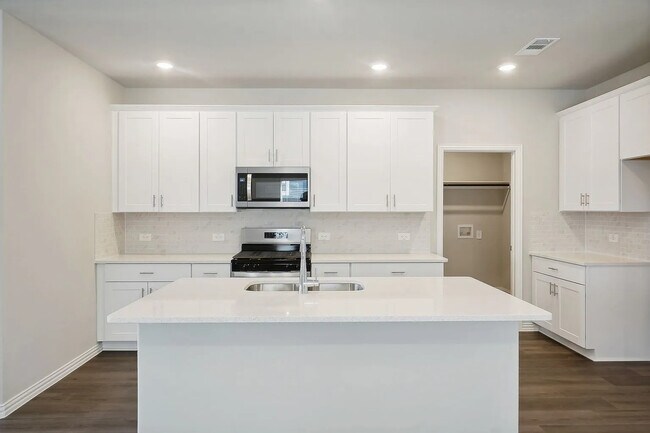 Building Photo - 3914 Walmer Wy