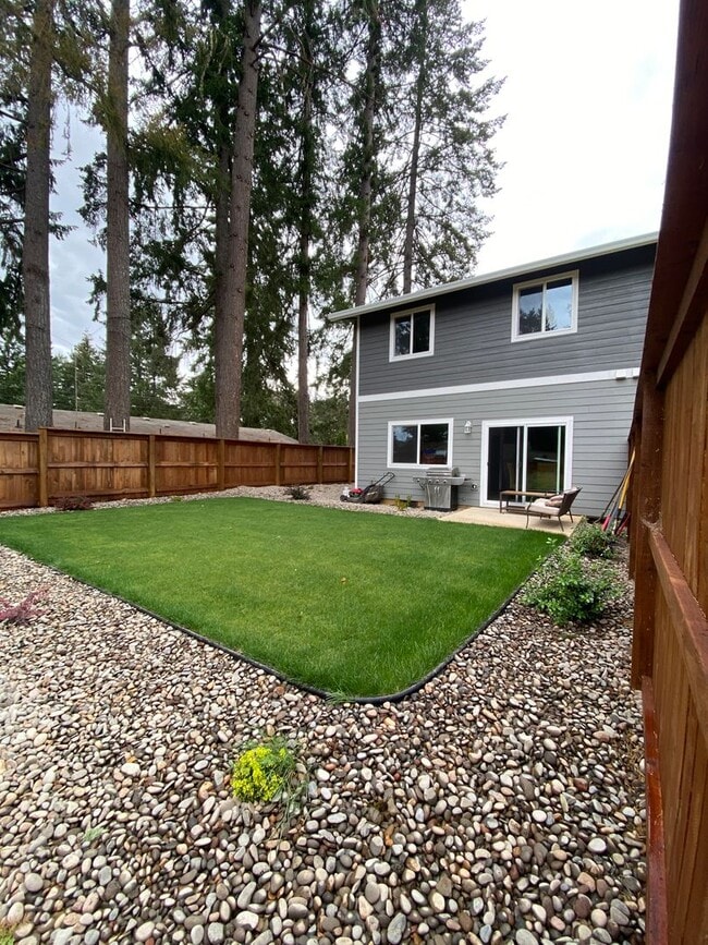 Foto del edificio - **SPRING SPECIAL- $200 off first months rent**  3 Bedroom Duplex in Veneta