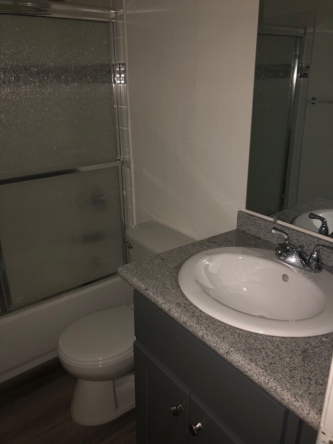 Building Photo - 4619 Rosewood Ave