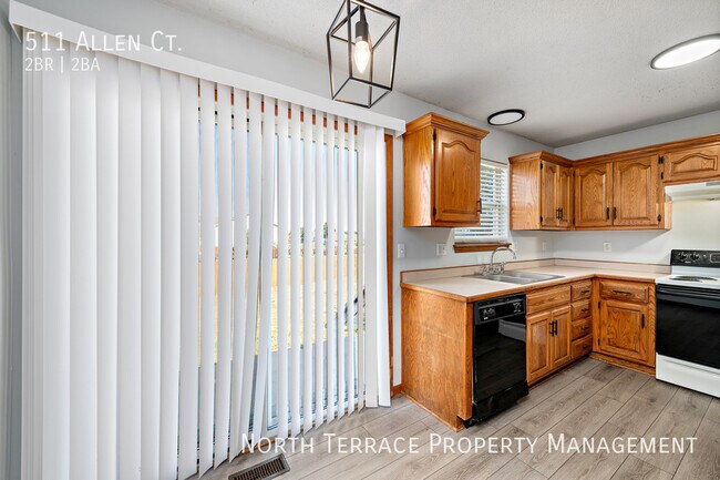 Foto del edificio - ?? Upgraded Townhouse w/ Garage & Huge Yar...