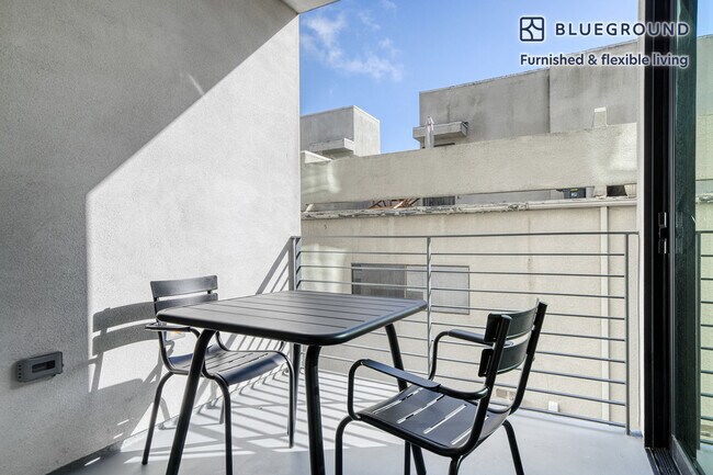 Foto del edificio - 3667 Keystone Av