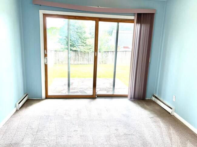 Foto del edificio - Charming 4-Bedroom Single Family Townhome ...