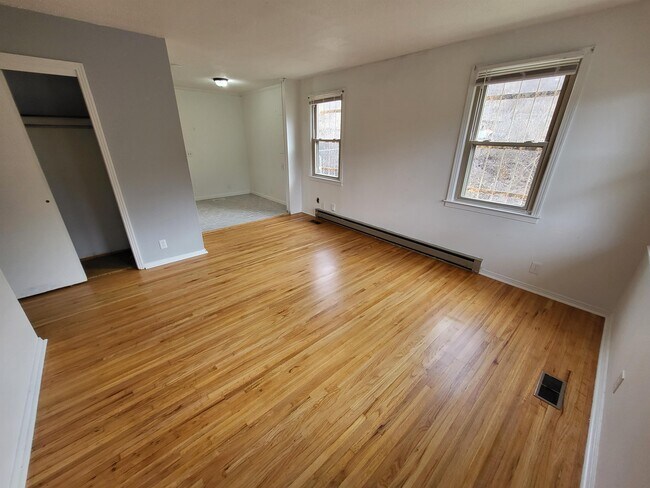 Building Photo - 512 Combs Terrace