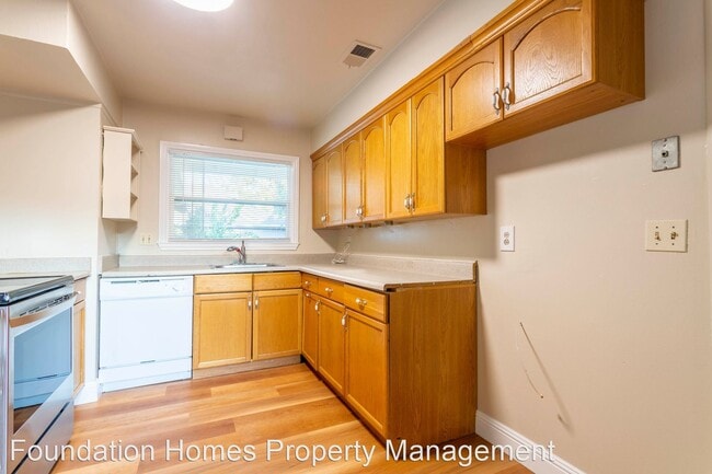 Building Photo - 3 br, 2 bath House - 480 Quietwood Dr.