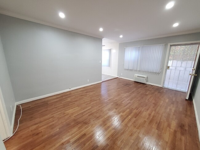 Building Photo - 1306 N Las Palmas Ave