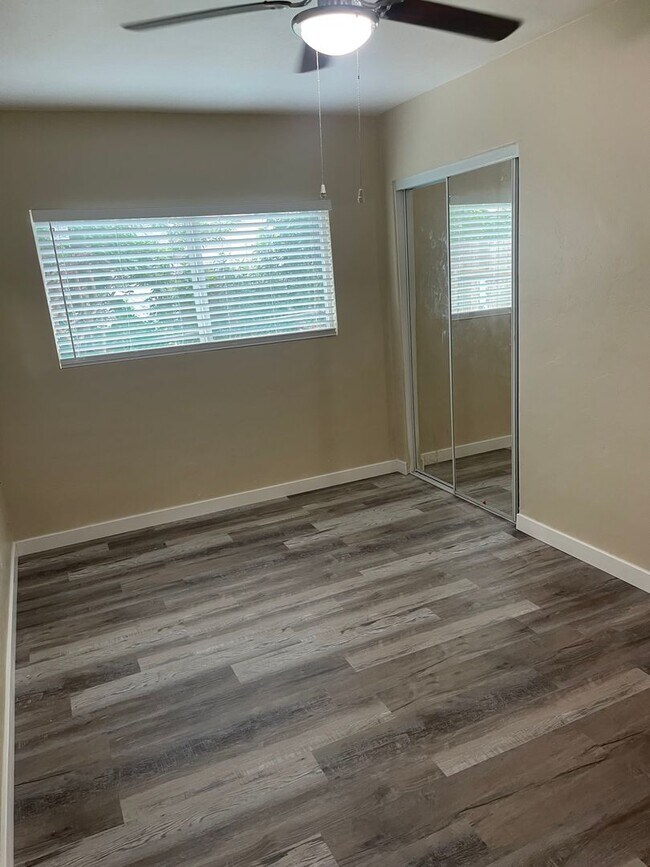 Foto del edificio - TOWER STREET  6930-6932 (DUPLEX)