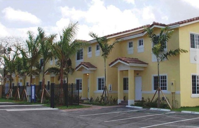 Building Photo - 201 NE 4th Ct