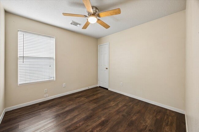 Building Photo - 15519 Hickory Dale St