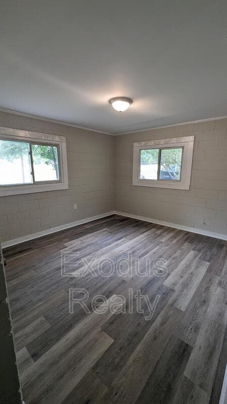 Building Photo - 502 Maple Ave