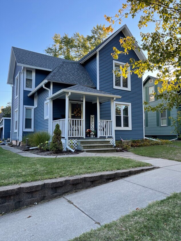 1336 Harrison Ave Unit Apt Upper, Saint Joseph, MI 49085 Apartments