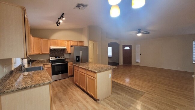 Photo - Charming 3 Bedroom, 2 Bathroom Home in a G...