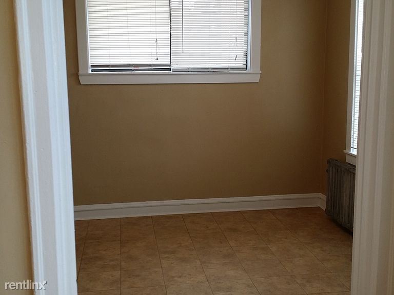 Building Photo - 1 br, 1 bath Apartment - 2352 E 70th St