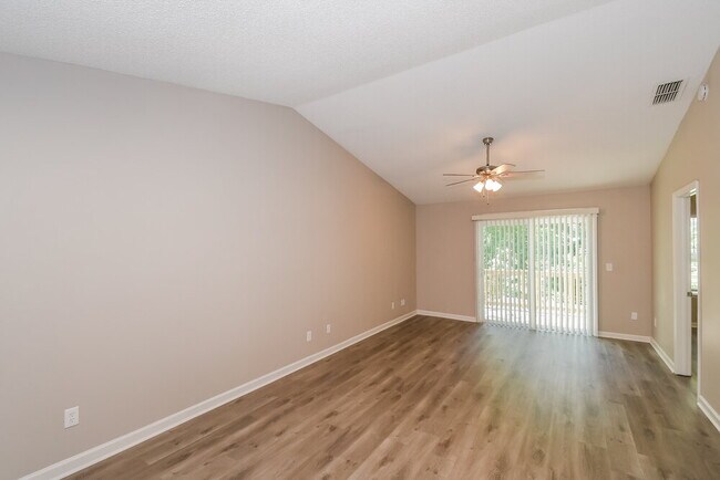 Building Photo - 282 Aquarius Cir W
