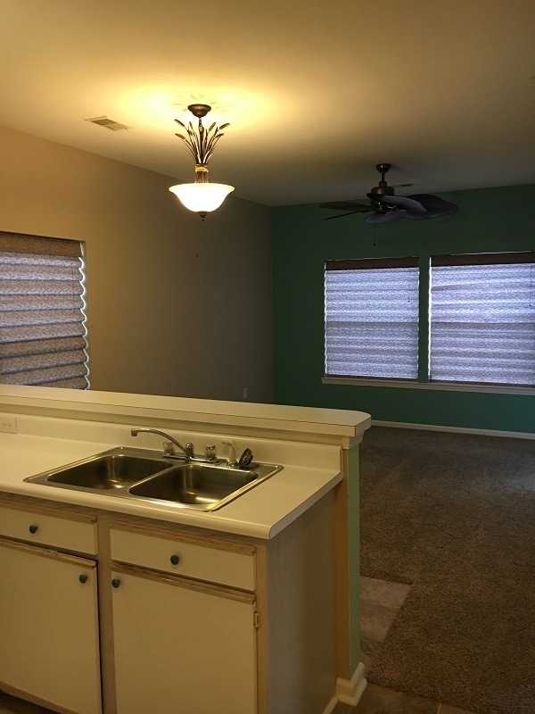 Building Photo - 1302 River Oaks Dr