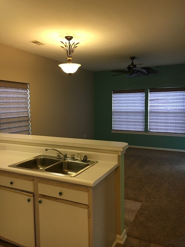 Foto del edificio - 1302 River Oaks Dr