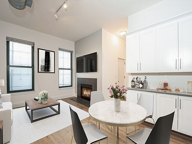 Foto del edificio - 805 N Wabash Ave