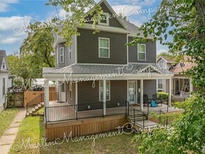 Building Photo - 807 W 7th St