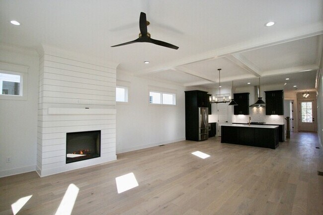 Foto del edificio - 1408 Lischey Ave