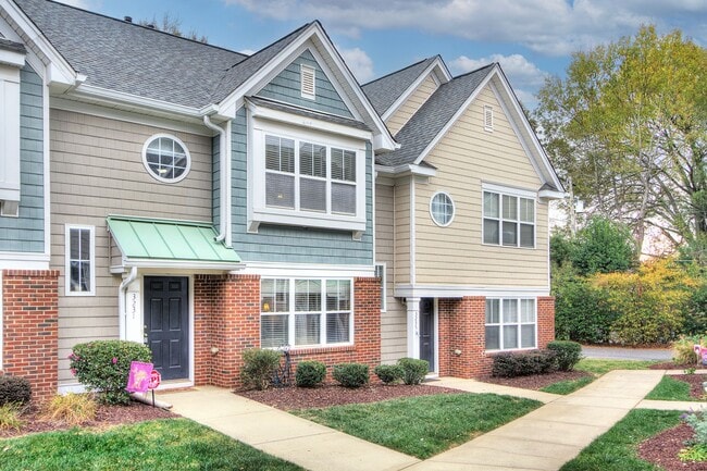 Experience urban living in this stylish to... - Experience urban living in this stylish to... House
