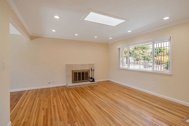 Building Photo - Charming 3-Bedroom 2-Bathroom Campbell Home