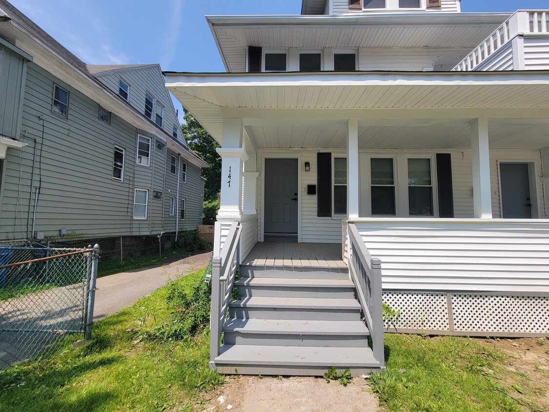 Primary Photo - 147 Edgewood St