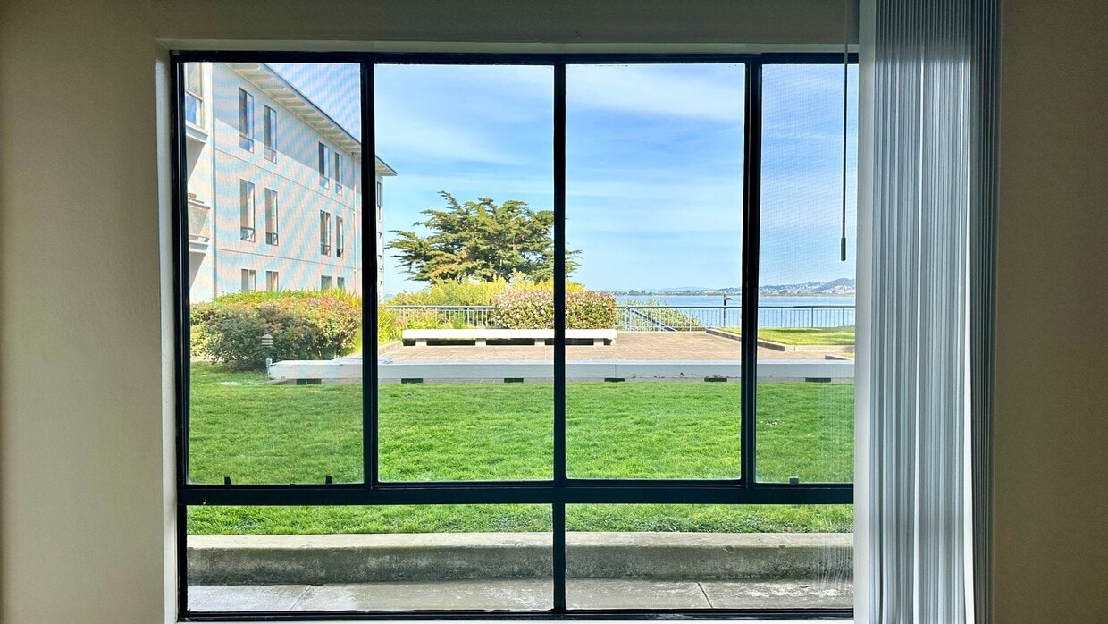 Primary Photo - Water Views - Walk to the Water from your ...