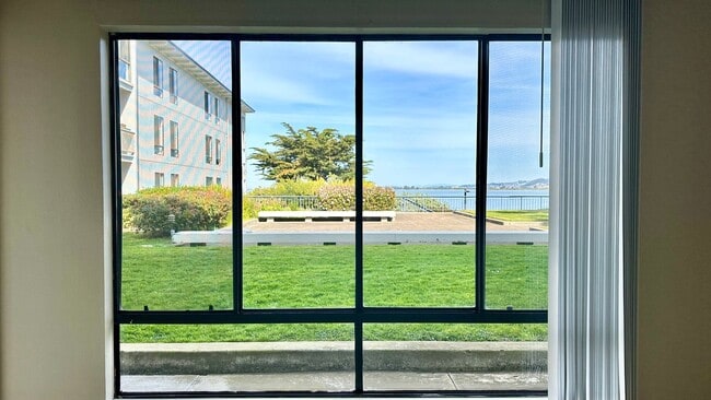Water Views - Walk to the Water from your ... - Water Views - Walk to the Water from your ... Apartment