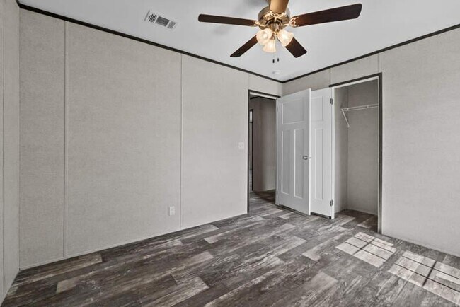 Foto del edificio - 6550 Hidden Oaks Dr