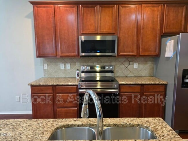 Foto del edificio - 8208 Stone Cellar Dr