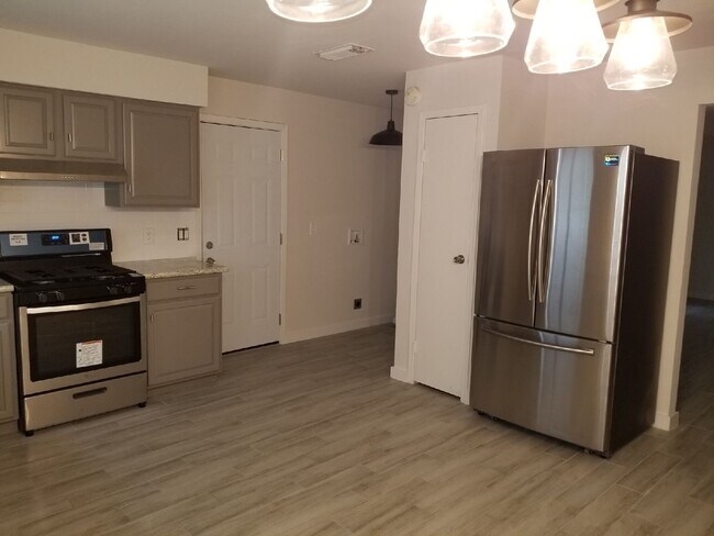 Foto del edificio - 320 Bert St