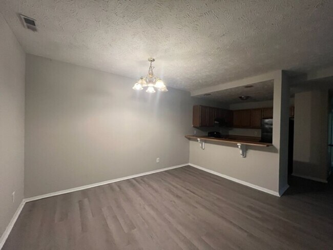 Foto del edificio - 1845 Tryon Dr