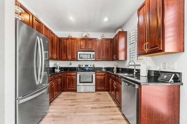 Building Photo - 207 Edenberry Ave