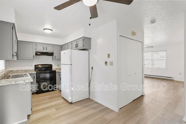 Building Photo - 131 Biser St