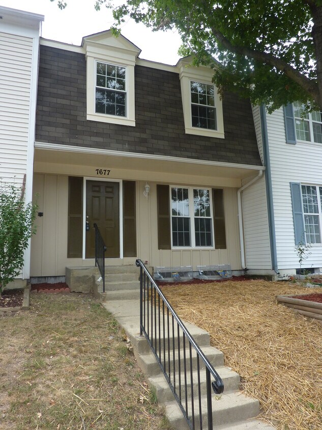 7677 Sheffield Village Ln, Lorton, VA 22079 Townhome Rentals in