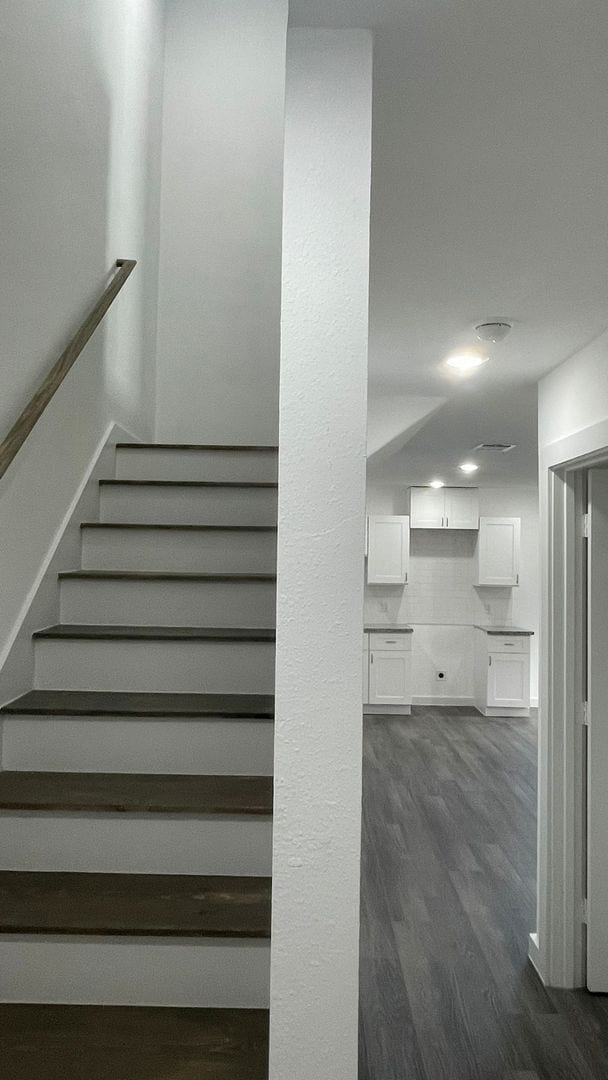 Building Photo - Beautiful house, perfect for families!!